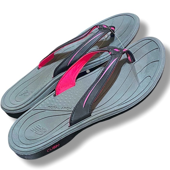 New Balance CUSH Flip Flop Sandals Gray and Pink Modern Silhouette Women 9 NWOT - Picture 1 of 8